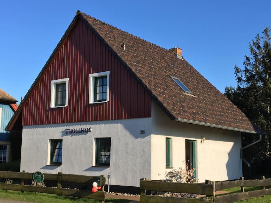 Trollhus - Grosses Familienfreundliches Ferienhaus Born Eksteriør billede